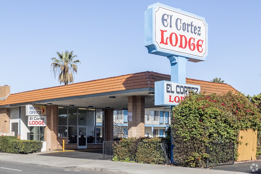 Primary Photo Of 1503 E 1st St, Santa Ana Hotel For Sale