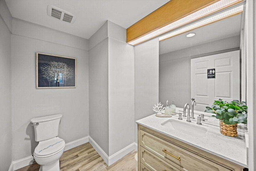 More Photos Of 44 Shoreline Dr, New Bern Medical For Sale