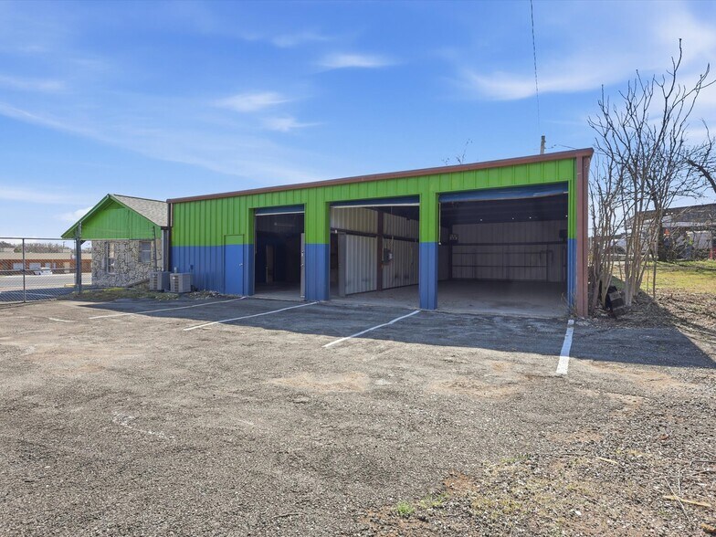 More Photos Of 4208 Benbrook Hwy, Fort Worth Office For Sale