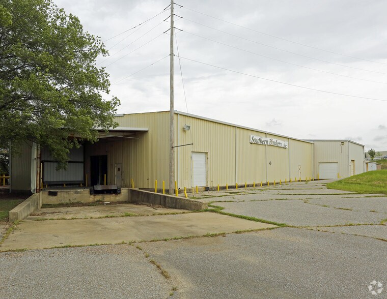 More Photos Of 2929 Convair Rd, Memphis Warehouse For Sale