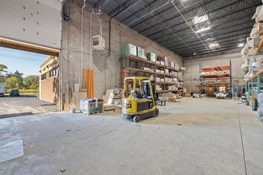 More Photos Of 13412 W 159th St, Homer Glen Showroom For Sale