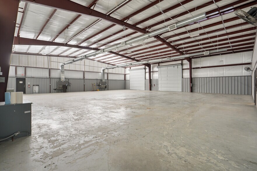 More Photos Of 806 Gladstell St, Conroe Unknown For Lease