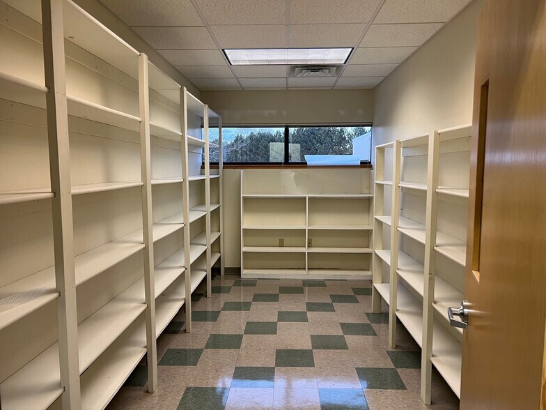 More Photos Of 101 N Ogden Rd, Peshtigo Office For Lease