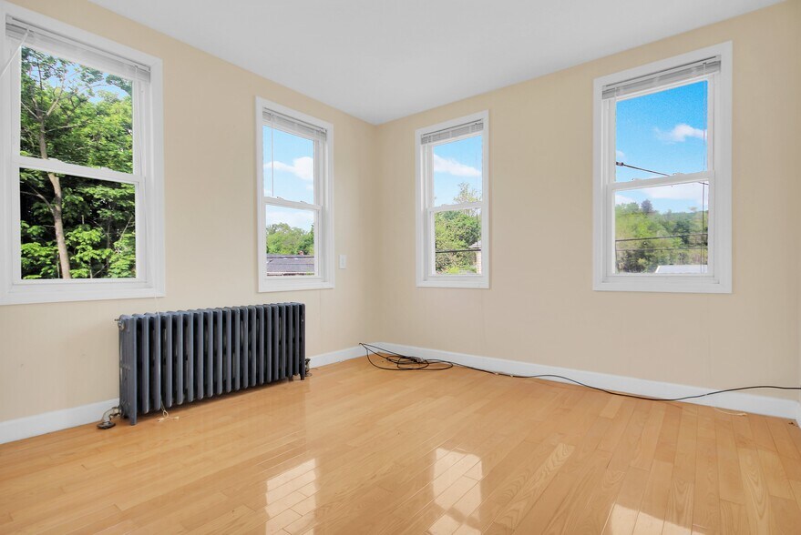 More Photos Of 2477 State Route 57, Stewartsville Storefront Retail Residential For Lease