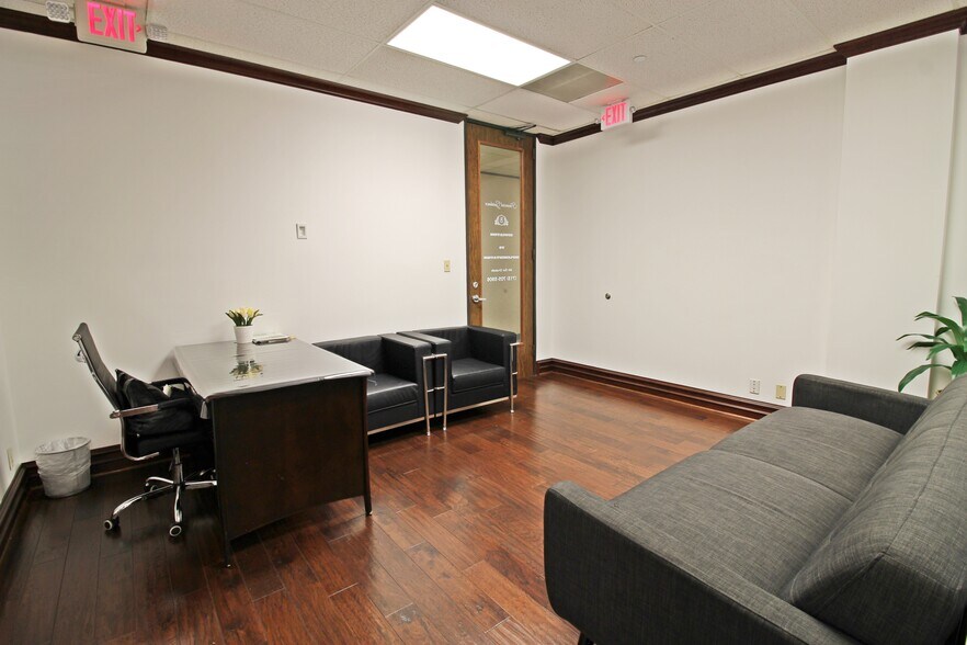 More Photos Of 11767 Katy Fwy, Houston Office For Lease