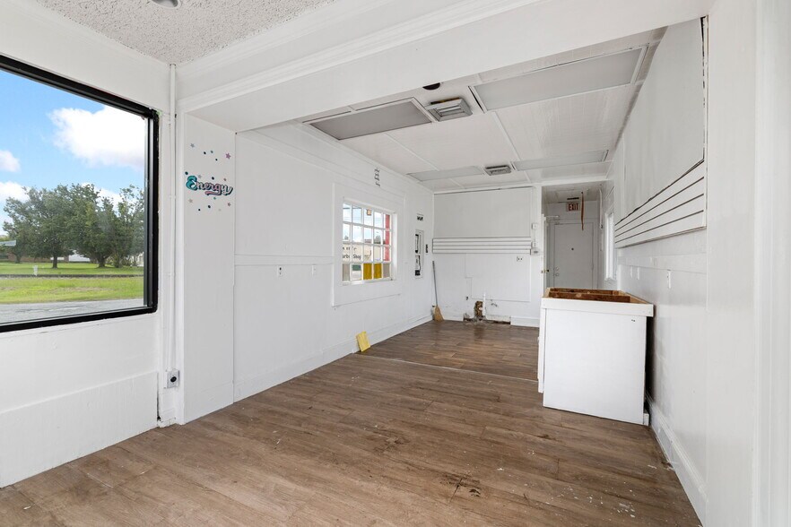 More Photos Of 506 N Main St, Emporia General Retail For Sale