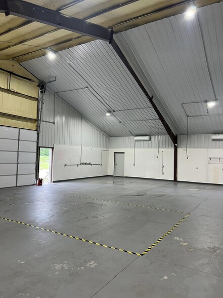 More Photos Of 8511 S Regency Dr, Tulsa Manufacturing For Lease