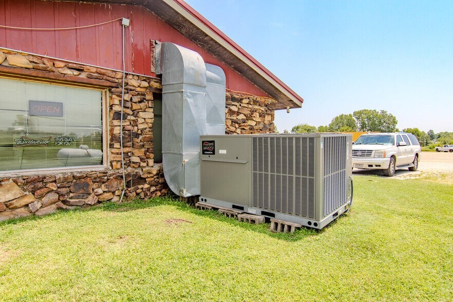 More Photos Of 18400 E B Hwy, Sheldon Flex For Sale