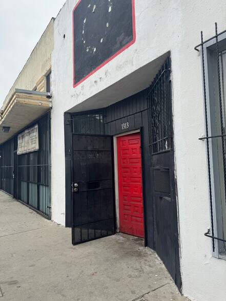 More Photos Of 1313-1317 E Compton Blvd, Compton Storefront For Lease