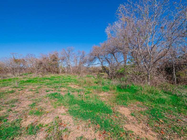 More Photos Of 1561 Pierce Street, Luling Land For Sale