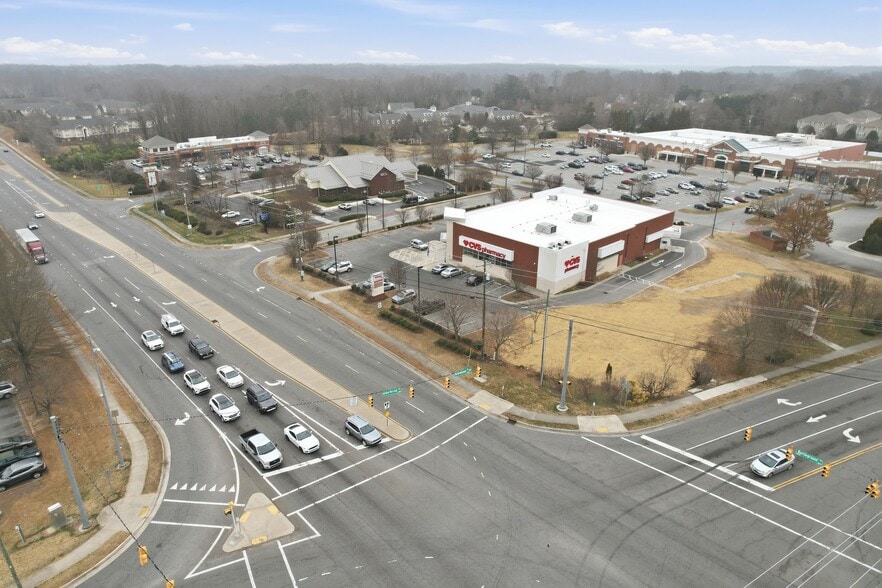 More Photos Of 4000 Battleground Ave, Greensboro Drugstore For Sale