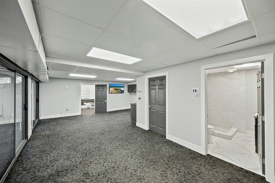 More Photos Of 7542 Trade St, San Diego Manufacturing For Lease