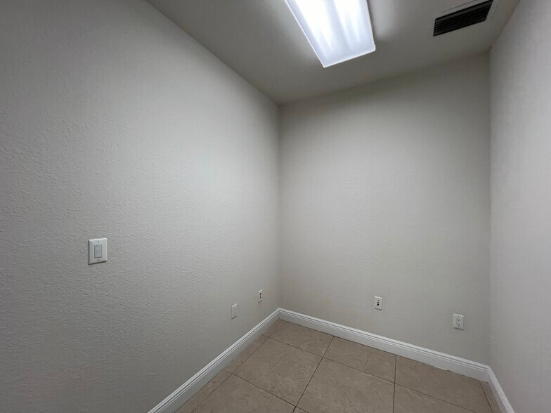 More Photos Of 2470 NW 102nd Pl, Doral Storefront Retail Office For Sale