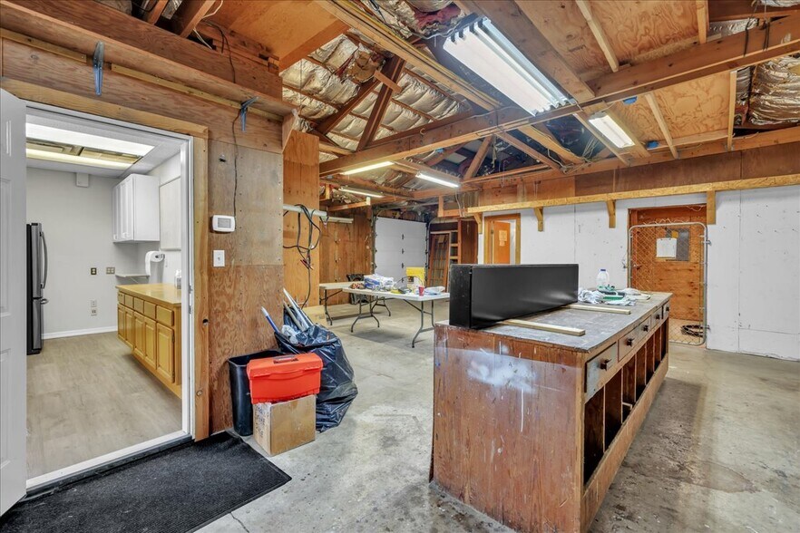 More Photos Of 3701 W G St, Bremerton Service For Sale