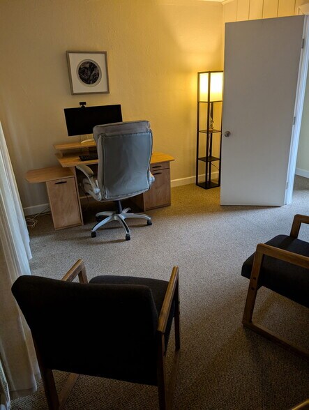 More Photos Of 2596 12th Pl SE, Salem Medical For Sale