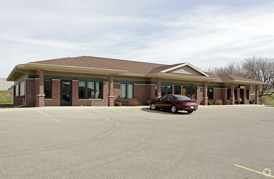Primary Photo Of 2774 Commerce Dr NW, Rochester Office For Lease