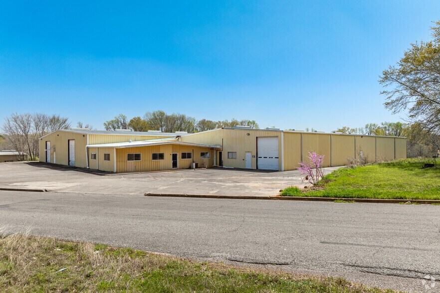 Primary Photo Of 2324 W Reagan St, Palestine Warehouse For Sale