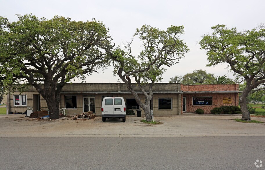 More Photos Of 346-354 S Houston St, Aransas Pass Office For Sale