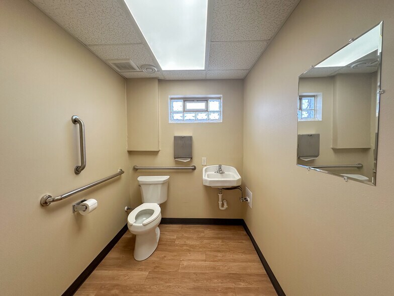 More Photos Of 111 S Walnut St, La Crescent General Retail For Lease