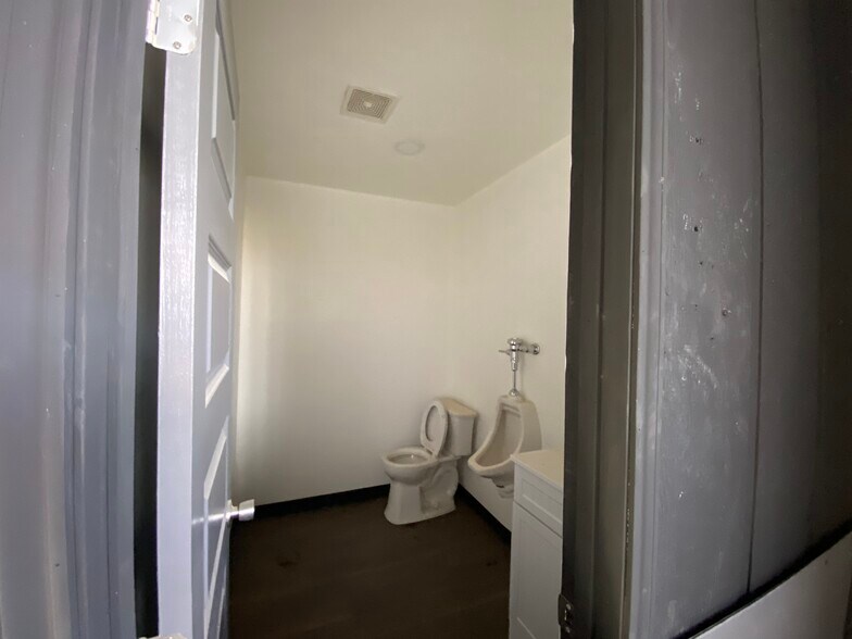 More Photos Of 5308 W Wall St, Midland Freestanding For Sale