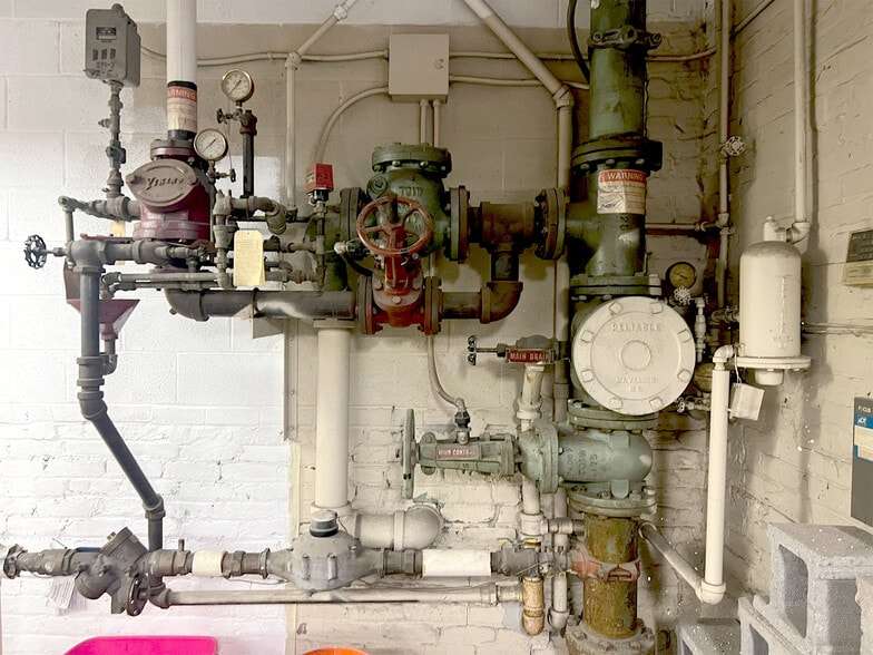 More Photos Of 1040 W 12th St, Erie Manufacturing For Sale