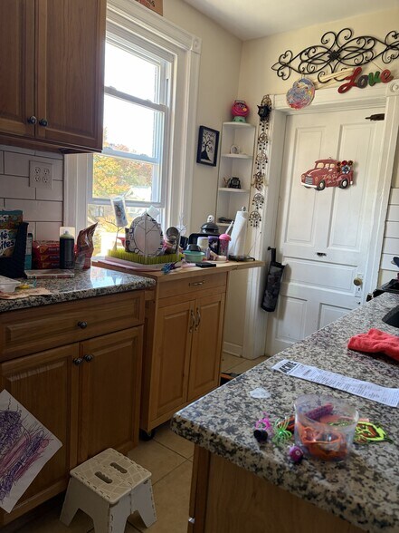 More Photos Of 8 Runnemede Ave, Lansdowne Apartments For Sale