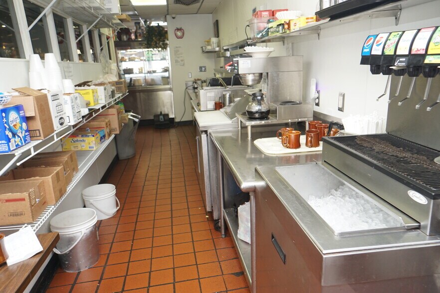 More Photos Of 32711 Michigan Ave, Wayne Restaurant For Sale