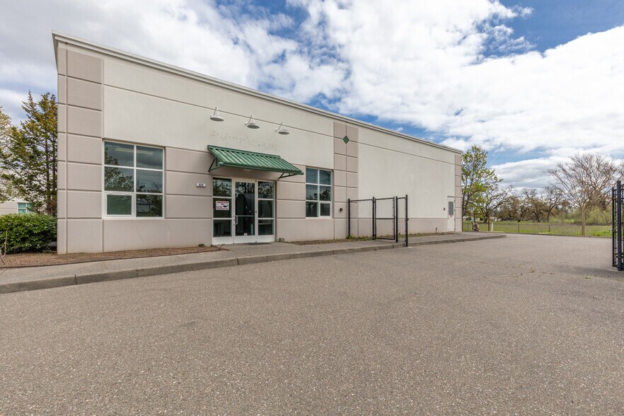 More Photos Of 600 American Way, Windsor Warehouse For Lease