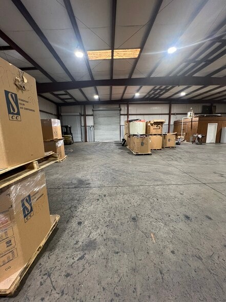 More Photos Of 2012 Last St, Statham Warehouse For Sale
