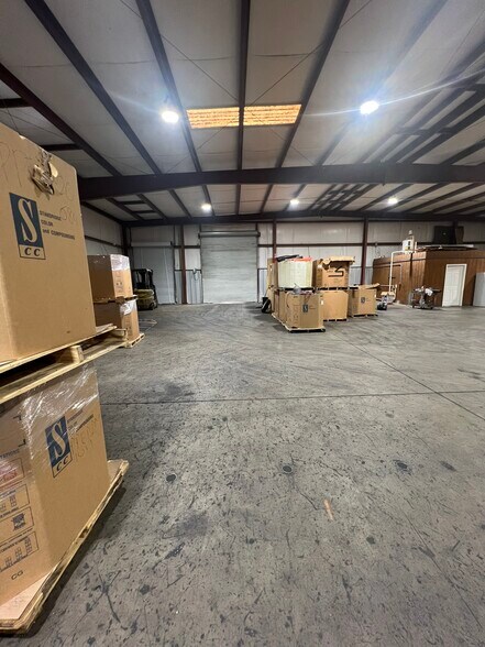 More Photos Of 2012 Last St, Statham Warehouse For Sale