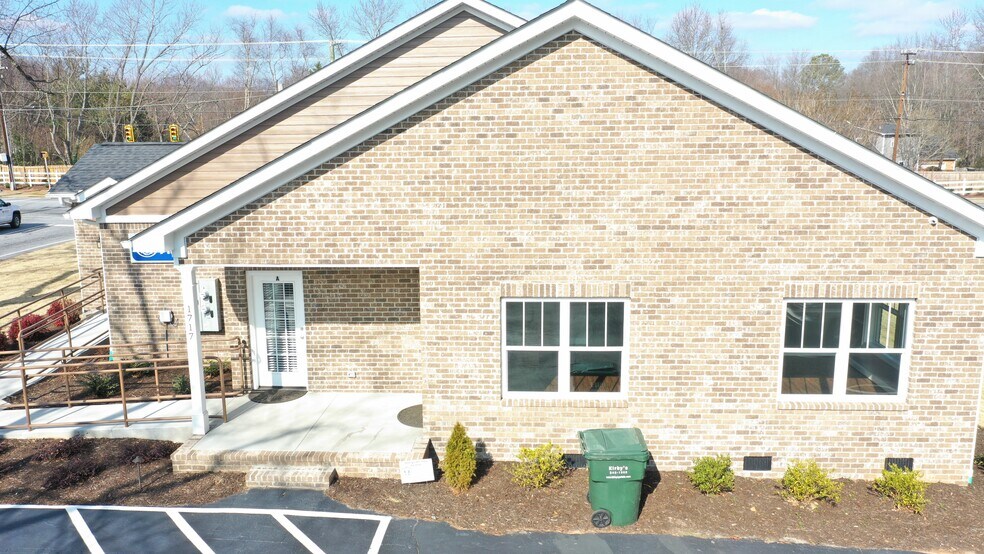 More Photos Of 1717 Old Spartanburg Rd, Greer Office For Lease