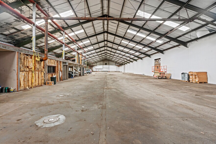 More Photos Of 934 S Main St, Willits Manufacturing For Lease