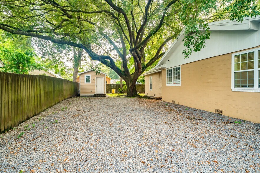 More Photos Of 1215 Hobart Ave, Charleston Office For Sale