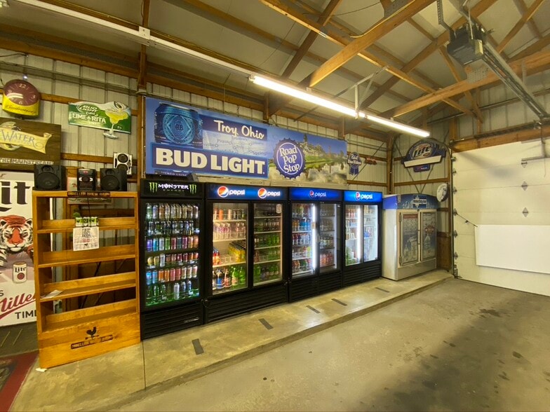 More Photos Of 1265 S Dorset Rd, Troy Freestanding For Sale