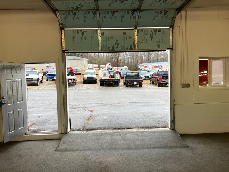More Photos Of 2043 Highway 70 W, Dickson Unknown For Lease