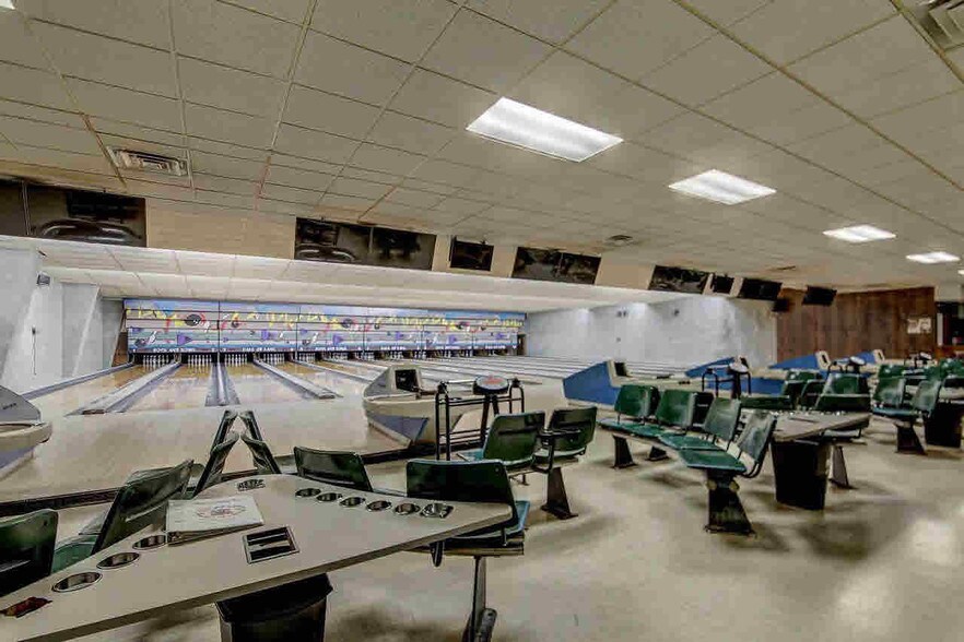 More Photos Of 501-511 E Racine St, Jefferson Bowling Alley For Sale