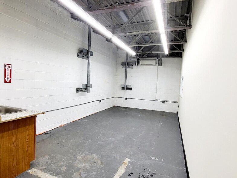 More Photos Of 8520 Foster Ave, Brooklyn Freestanding For Lease