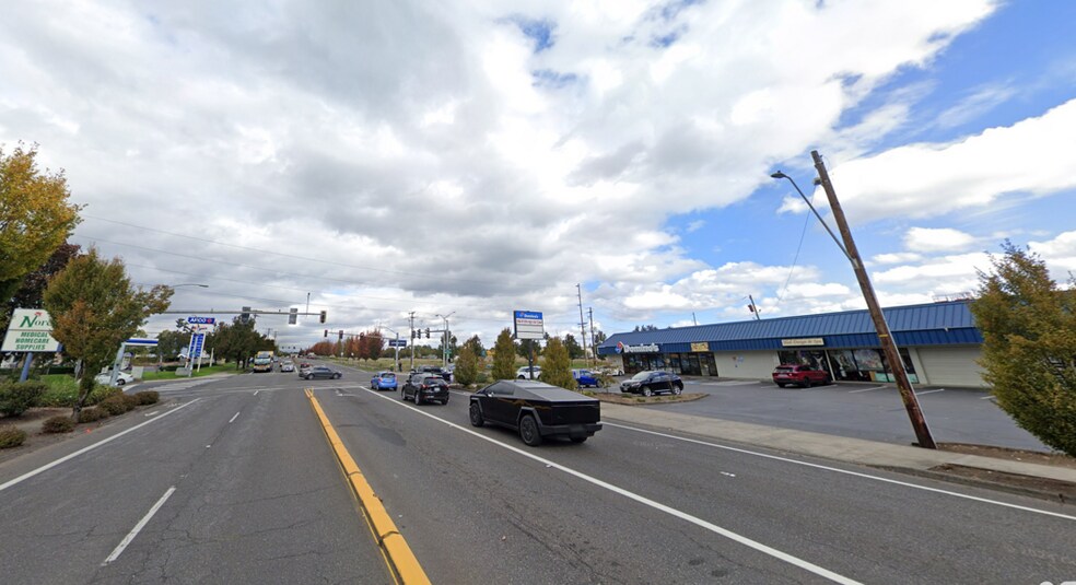 More Photos Of 1717-1723 NE Andresen Rd, Vancouver Freestanding For Lease