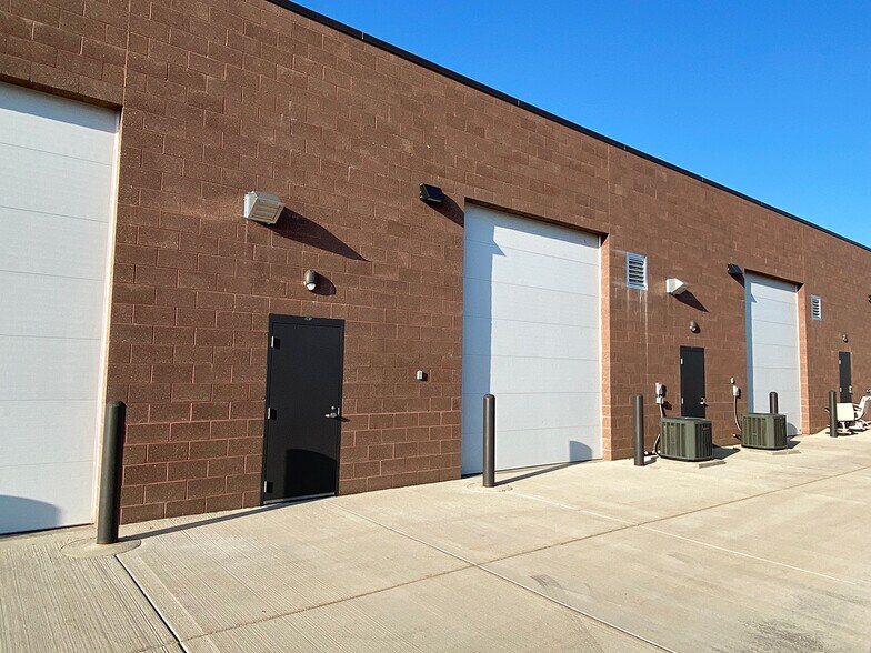 More Photos Of 943-965 E 11th St, Loveland Warehouse For Lease