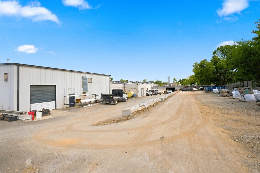 More Photos Of 6115 Robertson Ave, Nashville Warehouse For Lease