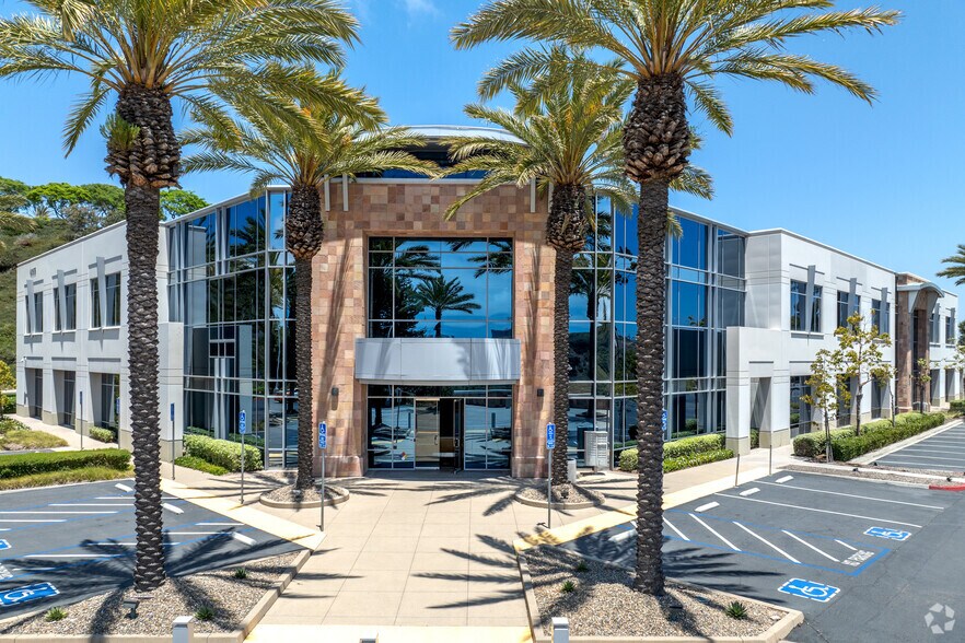 More Photos Of 4930 Directors Pl, San Diego Unknown For Lease