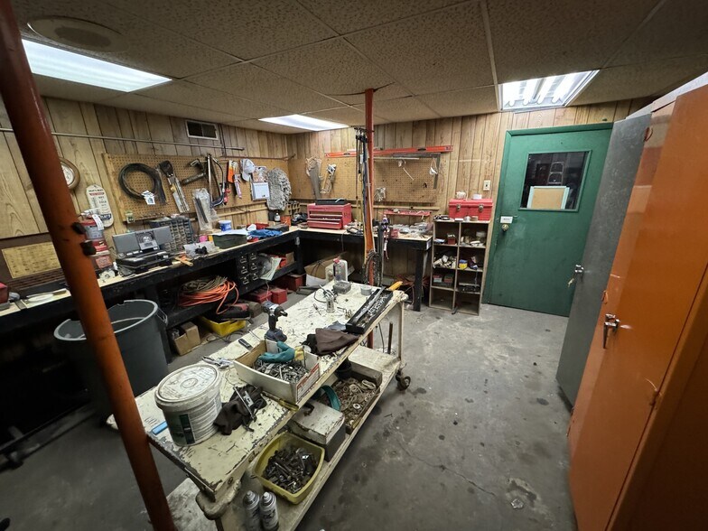 More Photos Of 905 Miami St, Akron Warehouse For Sale