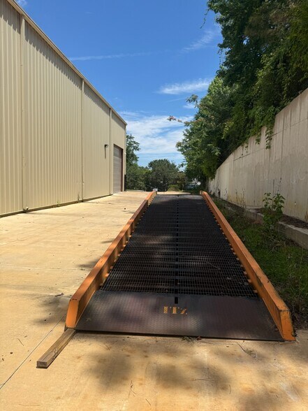 More Photos Of 2830 Industrial Plaza Dr, Tallahassee Industrial For Sale