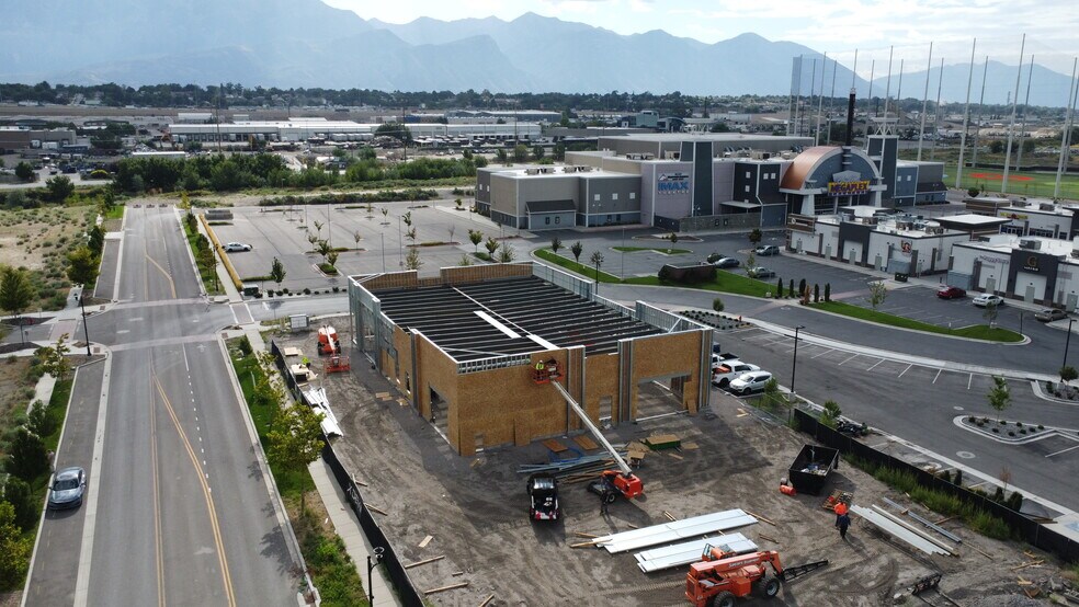 More Photos Of 634 N Mill Road, Vineyard Storefront Retail Office For Lease