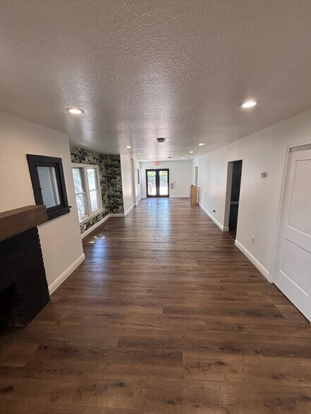 More Photos Of 2419 Manatee Ave, Bradenton Freestanding For Sale