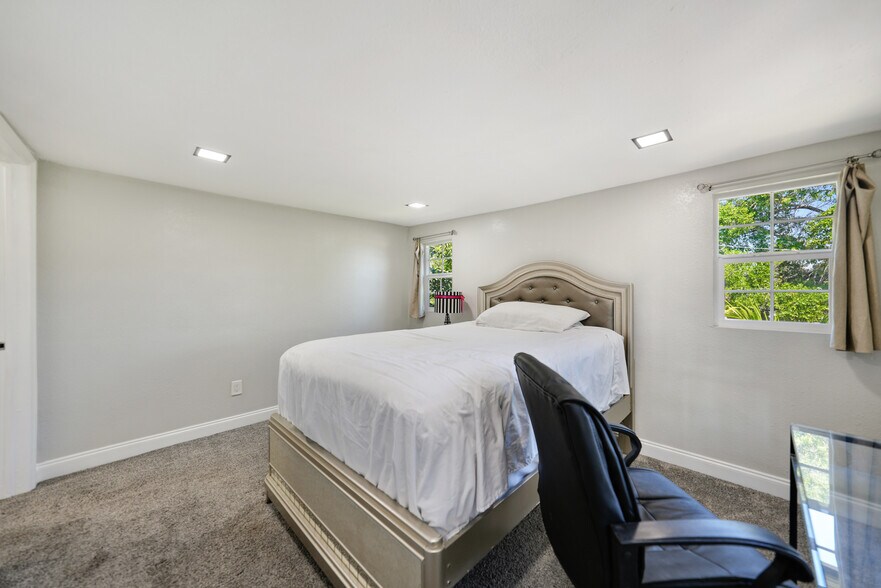 More Photos Of 2461 SW Highway 17, Arcadia Warehouse For Sale