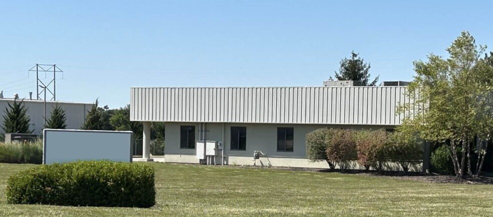 Primary Photo Of 20710 Foster Ct, Bucyrus Office For Lease