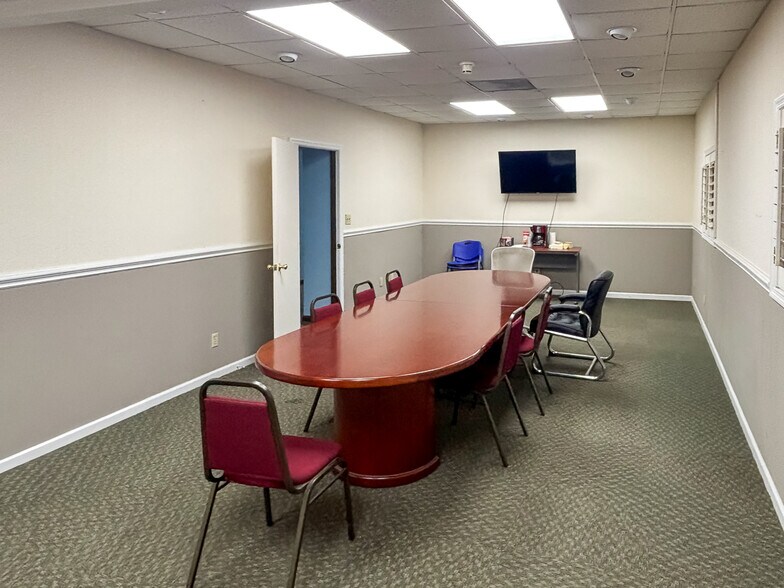 More Photos Of 6549 Fain St, Charleston Warehouse For Lease