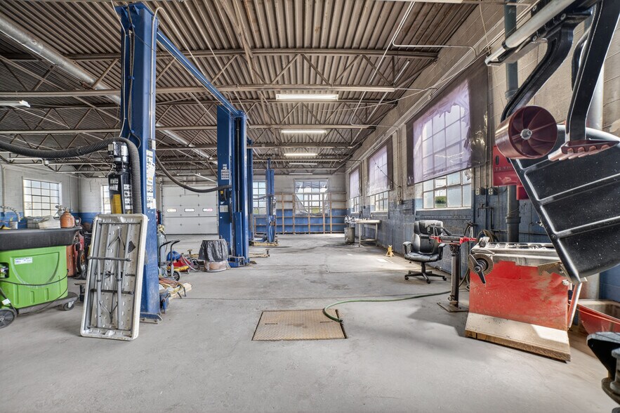 More Photos Of 702 Charles St, Galion Auto Dealership For Sale