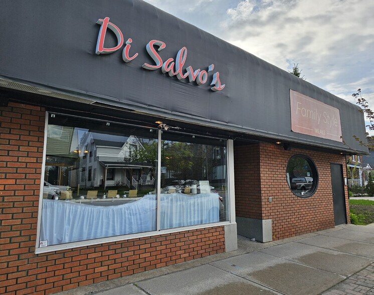 More Photos Of 105 James St, Parry Sound Restaurant For Sale